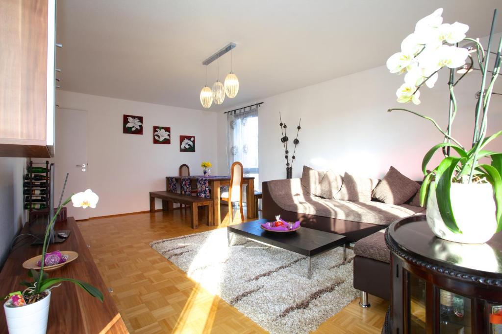 Private Apartments Hannover - Room Agency Room photo