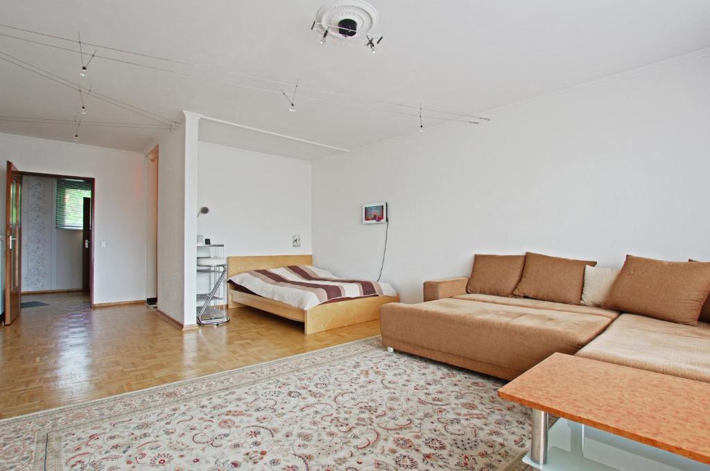 Private Apartments Hannover - Room Agency Room photo