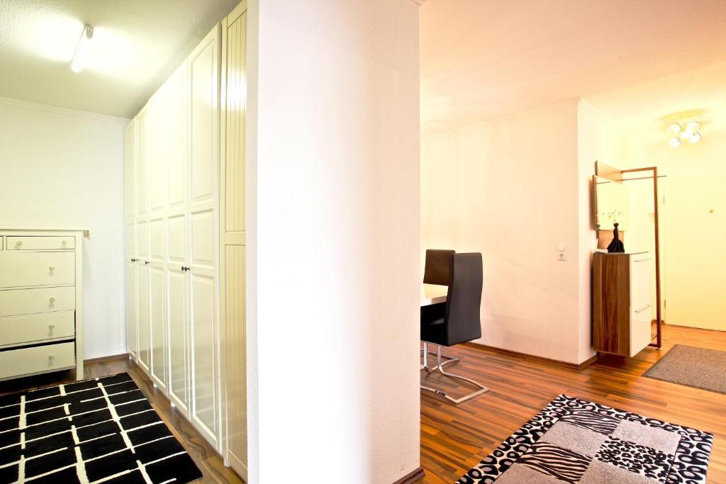 Private Apartments Hannover - Room Agency Room photo